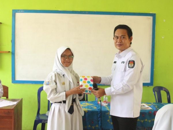 KPU Way Kanan Kembali Gelar Sosialisasi Pendidikan Pemilih Berkelanjutan di SMPN 1 Umpu Semenguk