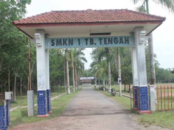 SMKN 1 Tulang Bawang Tengah Dinilai Abaikan Siswa Pindahan, Diduga Langgar Aturan Gubernur SMKN 1 Tulang Bawang Tengah Dinilai Abaikan Siswa Pindahan, Diduga Langgar Aturan Gubernur
