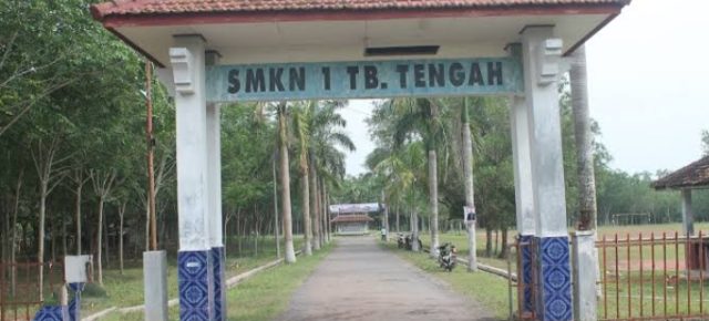 SMKN 1 Tulang Bawang Tengah Dinilai Abaikan Siswa Pindahan, Diduga Langgar Aturan Gubernur