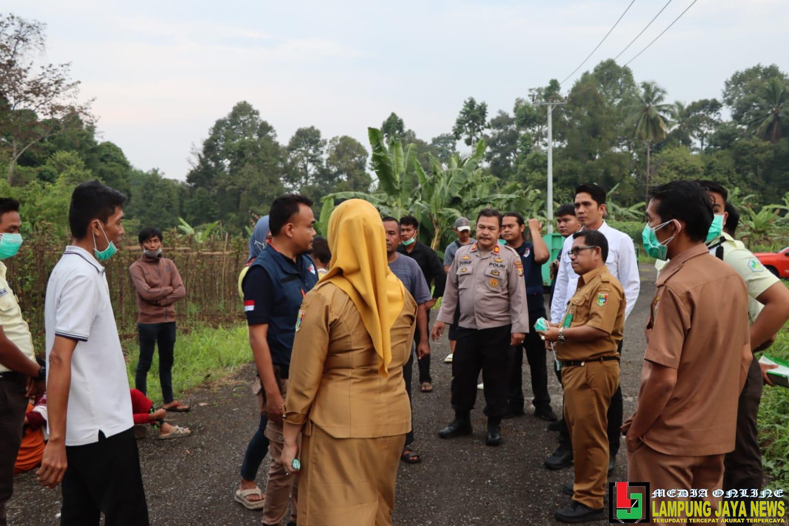 Sampel DNA Identik, Polres Tanggamus Serahkan Mayat Tanpa Kepala di Limau ke Keluarganya Sampel DNA Identik, Polres Tanggamus Serahkan Mayat Tanpa Kepala di Limau ke Keluarganya