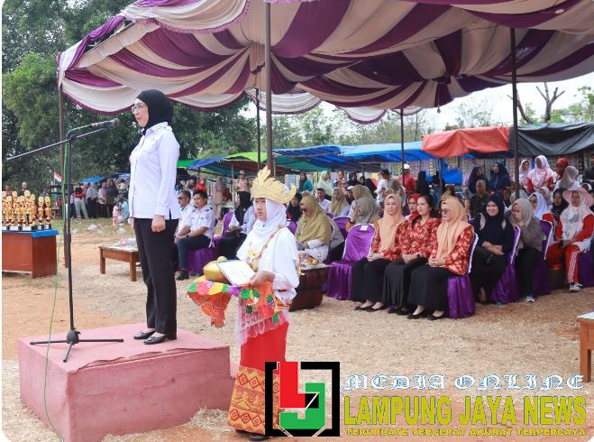 Bupati Way Kanan Ayu Asalasiyah resmi membuka lomba PBB dan Lomba Pidato Bahasa Lampung Se-Kabupaten Way Kanan