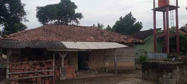 Di Balik Dinding Lapuk : Kisah Sunyi Rubini, Janda Lansia yang Terlupakan