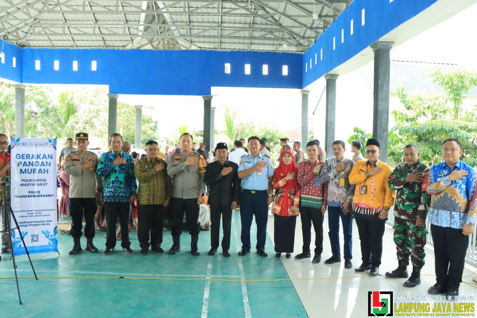 Kapolri Luncurkan Gerakan Pangan Murah Serentak, Polres Tulang Bawang Barat Salurkan 2 Ton Beras untuk Warga