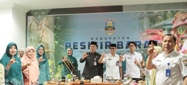 Pj Sekda Tedi Zadmiko Resmi Buka Kegiatan "SAYA GEMAR MEMBACA" Untuk Tingkatkan Literasi Masyarakat