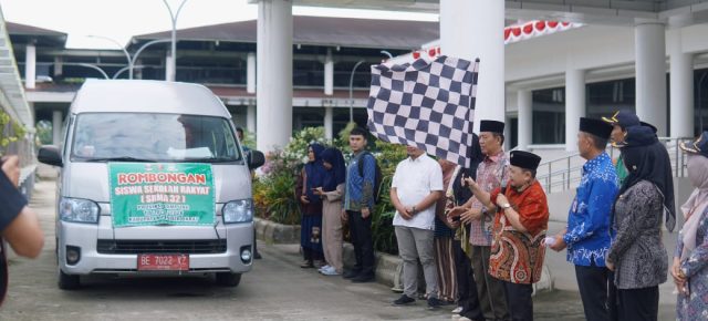 Wakil Bupati Irawan Topani Lepas Keberangkatan 32 Siswa Sekolah Rakyat (SRMA 32)