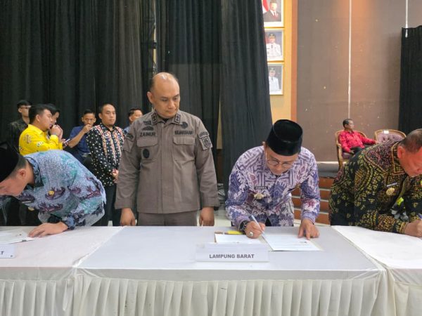 Dedi Irawan Tandatangani MoU Kesepakatan Jaga Desa Dengan Kajari Lampung Dedi Irawan Tandatangani MoU Kesepakatan Jaga Desa Dengan Kajari Lampung