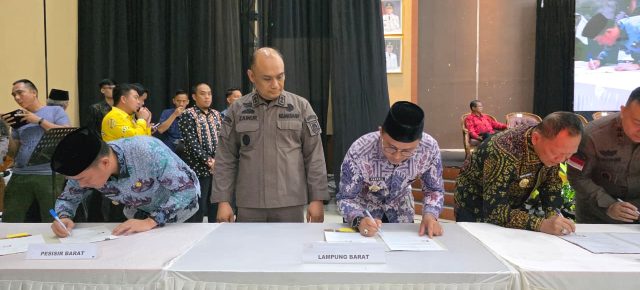 Dedi Irawan Tandatangani MoU Kesepakatan Jaga Desa Dengan Kajari Lampung