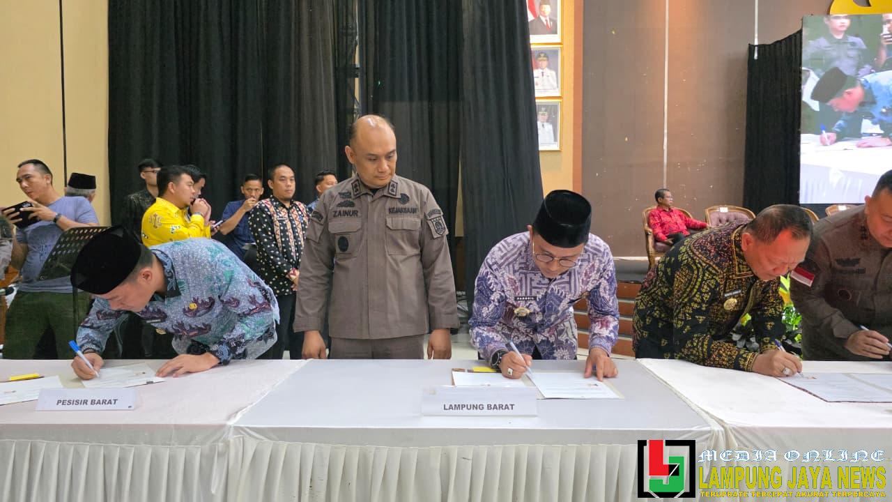Dedi Irawan Tandatangani MoU Kesepakatan Jaga Desa Dengan Kajari Lampung