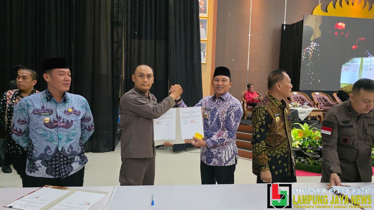 Parosil Mabsus Tandatangani MoU Kesepakatan Jaga Desa Dengan Kajari Lampung Barat