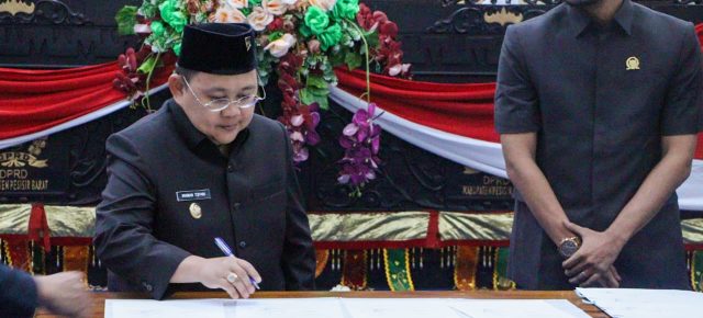 Wakil Bupati Irawan Topani Hadiri Rapat Paripurna Persetujuan KUA-PPAS APBD Tahun Anggaran 2026
