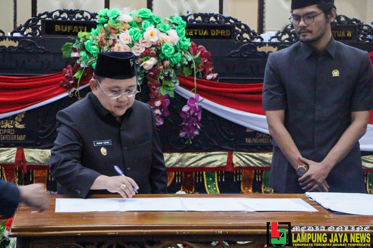 Wakil Bupati Irawan Topani Hadiri Rapat Paripurna Persetujuan KUA-PPAS APBD Tahun Anggaran 2026