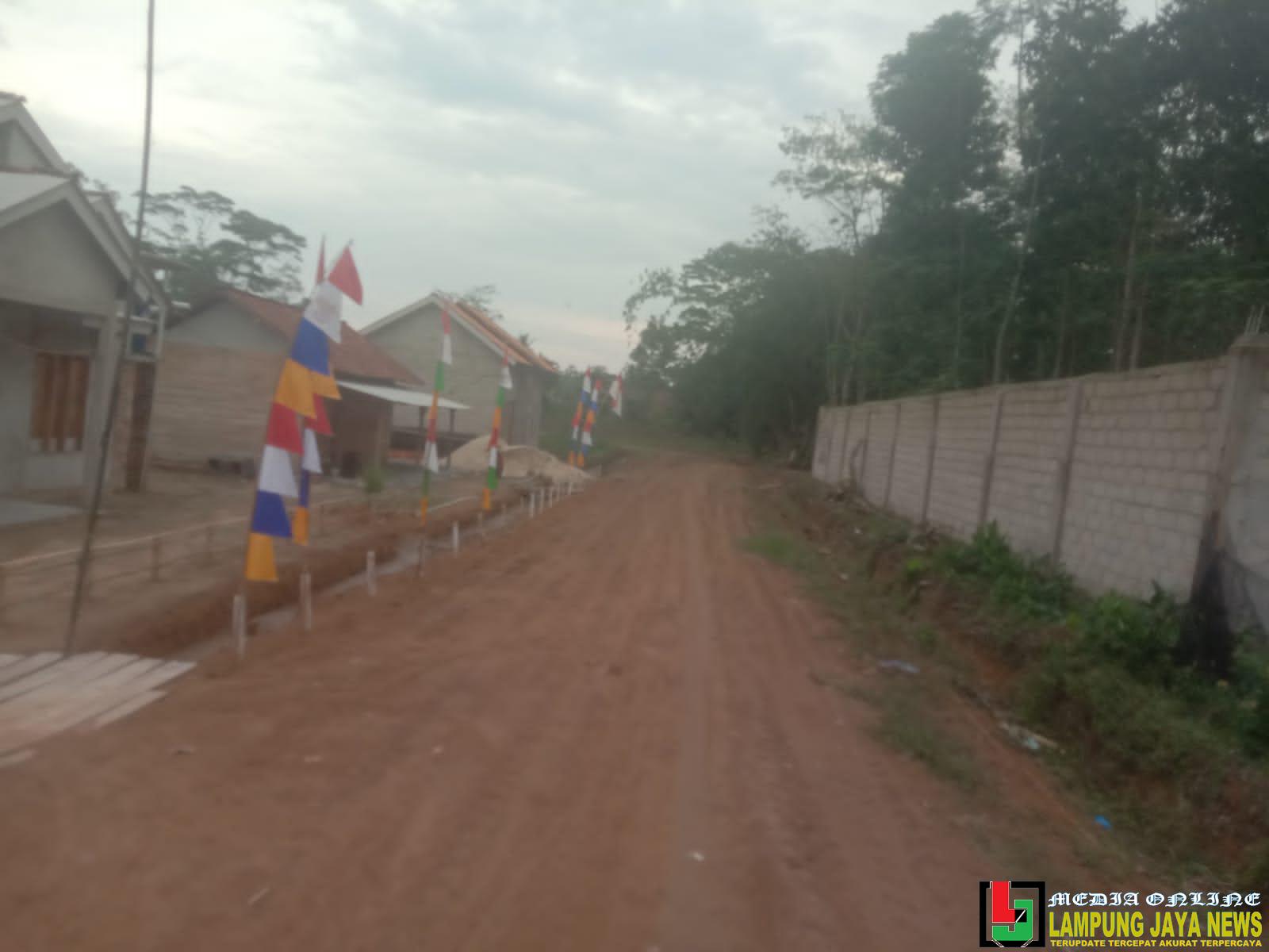 Proyek Jalan Lingkungan di RT 13 Diduga Gelap: Warga Dikejutkan, Papan Informasi Raib, Pemerintah Bungkam