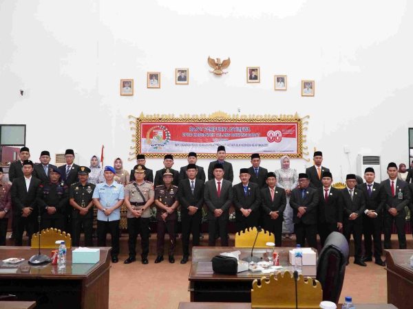 Kapolres Tulang Bawang Barat Hadiri Rapat Paripurna DPRD, Mendengarkan Pidato Kenegaraan Presiden Republik Indonesia Kapolres Tulang Bawang Barat Hadiri Rapat Paripurna DPRD, Mendengarkan Pidato Kenegaraan Presiden Republik Indonesia