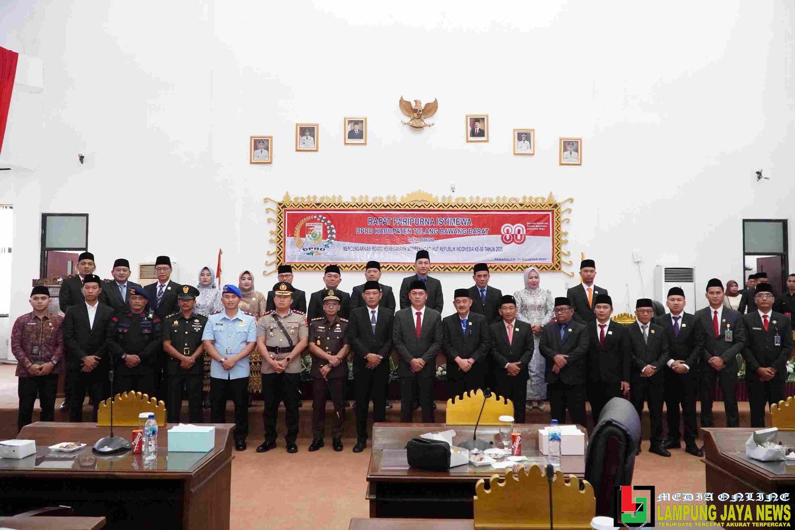 Kapolres Tulang Bawang Barat Hadiri Rapat Paripurna DPRD, Mendengarkan Pidato Kenegaraan Presiden Republik Indonesia