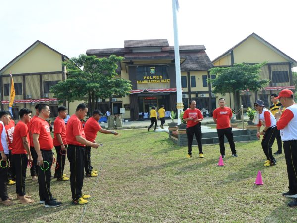 Kapolres Tulang Bawang Barat Gelar Perlombaan Meriahkan HUT Kemerdekaan RI ke-80 Bersama Keluarga Personil Polri Kapolres Tulang Bawang Barat Gelar Perlombaan Meriahkan HUT Kemerdekaan RI ke-80 Bersama Keluarga Personil Polri