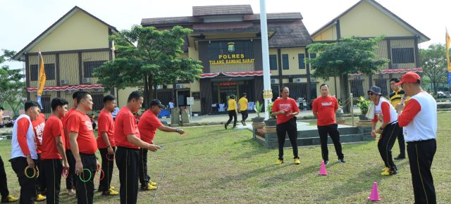 Kapolres Tulang Bawang Barat Gelar Perlombaan Meriahkan HUT Kemerdekaan RI ke-80 Bersama Keluarga Personil Polri