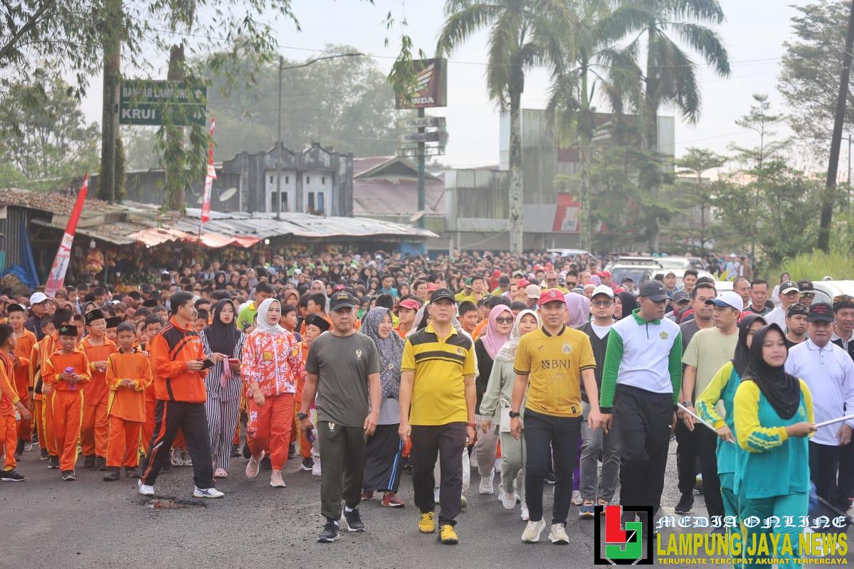 Peringati HUT RI Ke-80, Bupati Parosil Mabsus Ajak Warga Lampung Barat Jaga Kerukunan Lewat Jalan Sehat Peringati HUT RI Ke-80, Bupati Parosil Mabsus Ajak Warga Lampung Barat Jaga Kerukunan Lewat Jalan Sehat