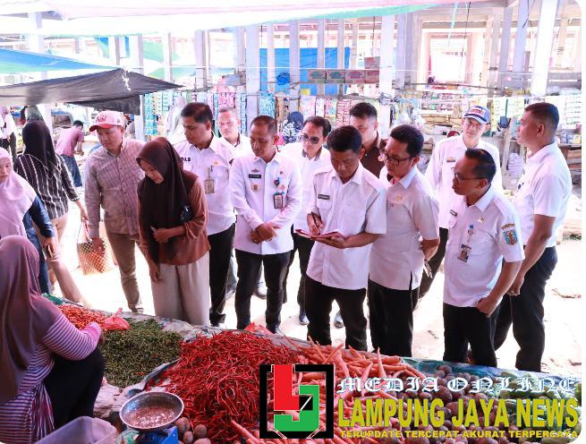 TPID Kabupaten Way Kanan Gelar Sidak dan Operasi Pasar Murah Beras SPHP Di Pasar Blambangan Umpu TPID Kabupaten Way Kanan Gelar Sidak dan Operasi Pasar Murah Beras SPHP Di Pasar Blambangan Umpu