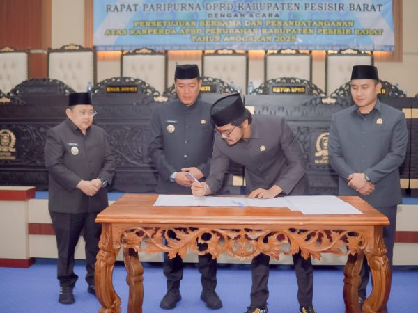 Bupati Dedi Irawan Hadiri Paripurna Persetujuan dan Penandatanganan Atas Ranperda APBD P Tahun 2025 Bupati Dedi Irawan Hadiri Paripurna Persetujuan dan Penandatanganan Atas Ranperda APBD P Tahun 2025
