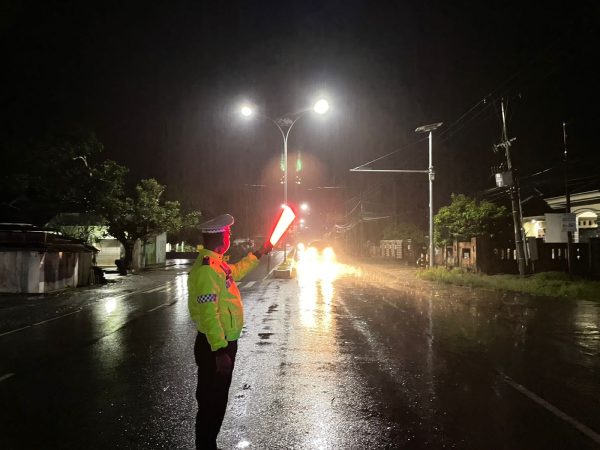 Sat Lantas Polres Tulang Bawang Barat, Patroli Malam Hari Untuk Jaga Kamsebtibcarlantas Sat Lantas Polres Tulang Bawang Barat, Patroli Malam Hari Untuk Jaga Kamsebtibcarlantas