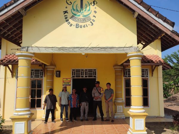 Polsek Lambu Kibang Laksanakan Pengamanan Ibadah Gereja Minggu Kasih di Gereja GKSBS Tiyuh Kibang Budi Jaya Polsek Lambu Kibang Laksanakan Pengamanan Ibadah Gereja Minggu Kasih di Gereja GKSBS Tiyuh Kibang Budi Jaya