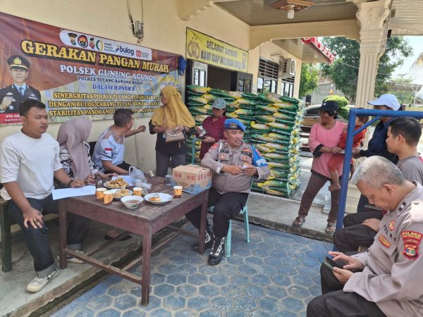 Polsek Gunung Agung Gelar Gerakan Pangan Murah di Mapolsek, Sediakan 2 Ton Beras untuk Warga Polsek Gunung Agung Gelar Gerakan Pangan Murah di Mapolsek, Sediakan 2 Ton Beras untuk Warga