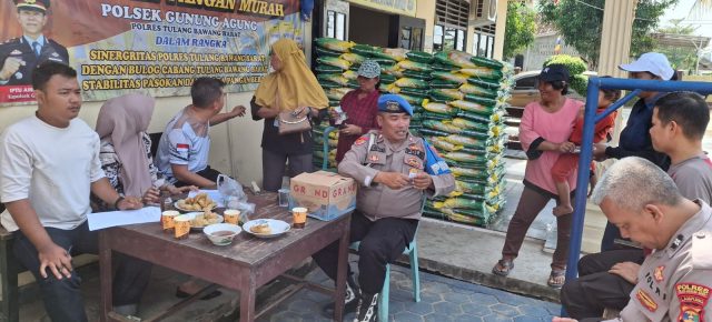 Polsek Gunung Agung Gelar Gerakan Pangan Murah di Mapolsek, Sediakan 2 Ton Beras untuk Warga