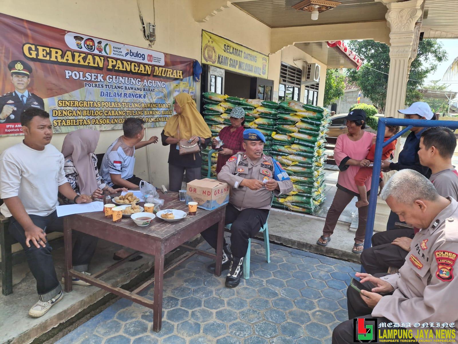Polsek Gunung Agung Gelar Gerakan Pangan Murah di Mapolsek, Sediakan 2 Ton Beras untuk Warga Polsek Gunung Agung Gelar Gerakan Pangan Murah di Mapolsek, Sediakan 2 Ton Beras untuk Warga
