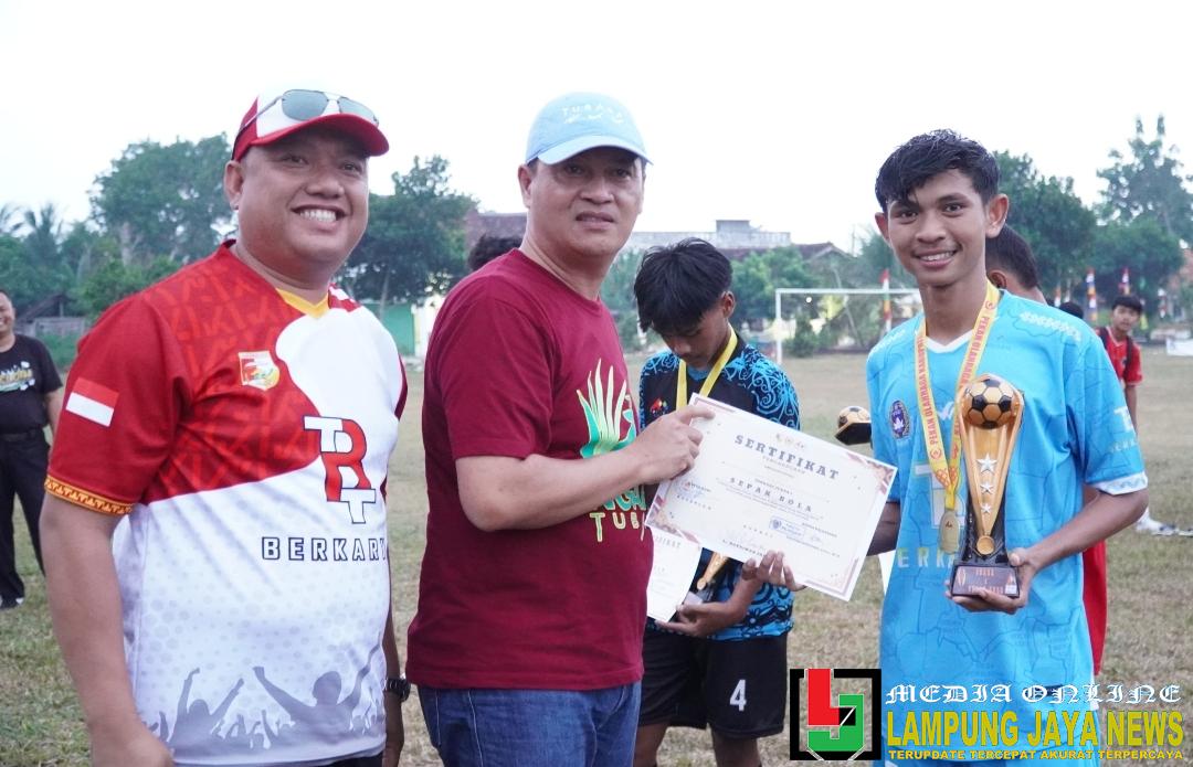 Bupati Novriwan Jaya Hadiri Final Sepak Bola PORKAB, Tekankan Komitmen Majukan Olahraga Tubaba Bupati Novriwan Jaya Hadiri Final Sepak Bola PORKAB, Tekankan Komitmen Majukan Olahraga Tubaba