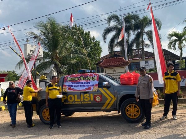 Polsek Lambu Kibang Gelar Kegiatan Jumat Berbagi, Pererat Kedekatan Polri dan Masyarakat Polsek Lambu Kibang Gelar Kegiatan Jumat Berbagi, Pererat Kedekatan Polri dan Masyarakat