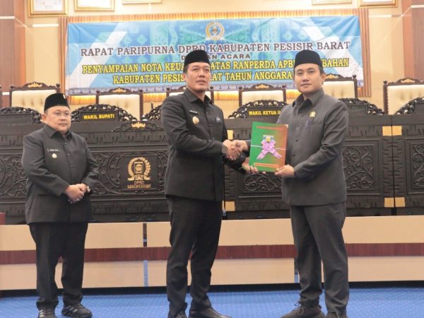 Bupati Dedi Irawan Hadiri Rapat Paripurna Penyampaian Nota Keuangan Ranperda APBD Perubahan Tahun 2025 Bupati Dedi Irawan Hadiri Rapat Paripurna Penyampaian Nota Keuangan Ranperda APBD Perubahan Tahun 2025