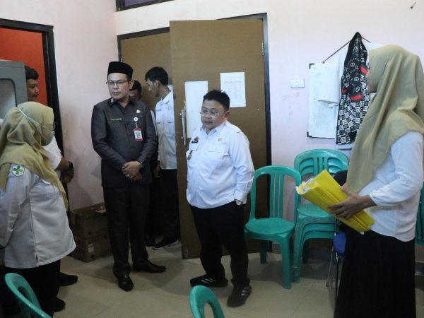 Wakil Bupati Irawan Topani Sidak Disiplin ASN Di Dinkes dan Puskesmas Pesisir Tengah Wakil Bupati Irawan Topani Sidak Disiplin ASN Di Dinkes dan Puskesmas Pesisir Tengah