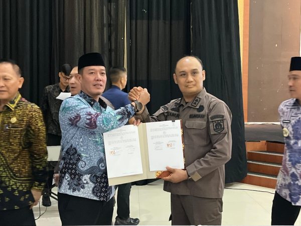 Bupati Dedi Irawan Hadiri Penandatanganan Perjanjian Kerjasama Kajari Se-Provinsi Lampung Bupati Dedi Irawan Hadiri Penandatanganan Perjanjian Kerjasama Kajari Se-Provinsi Lampung