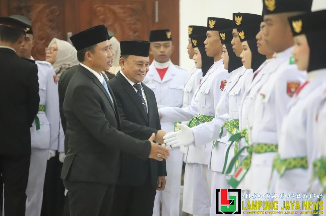 Bupati Parosil Kukuhkan 50 Anggota Paskibraka pada Peringatan HUT RI Ke-80