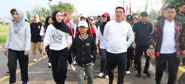 Bupati Dedi Irawan Lepas Peserta Fun Walk Dalam Rangka Peringati HUT RI Ke-80