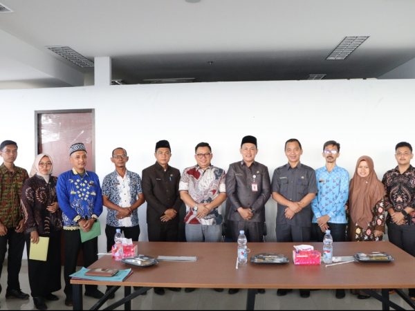 Pj Sekda Tedi Zadmiko Hadiri Sertijab Kepala Dinas PUPR dan DLH Yang Baru Pj Sekda Tedi Zadmiko Hadiri Sertijab Kepala Dinas PUPR dan DLH Yang Baru