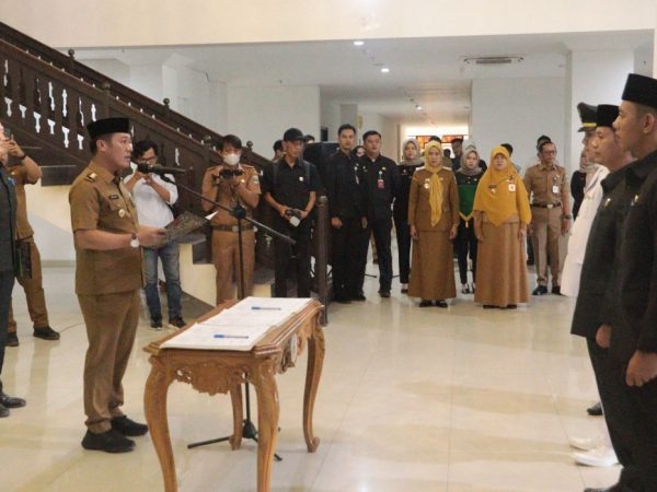 Bupati Dedi Irawan Lantik 61 Pejabat Pengawas dan Administrator, Serta Kepala UPTD Puskesmas Bupati Dedi Irawan Lantik 61 Pejabat Pengawas dan Administrator, Serta Kepala UPTD Puskesmas