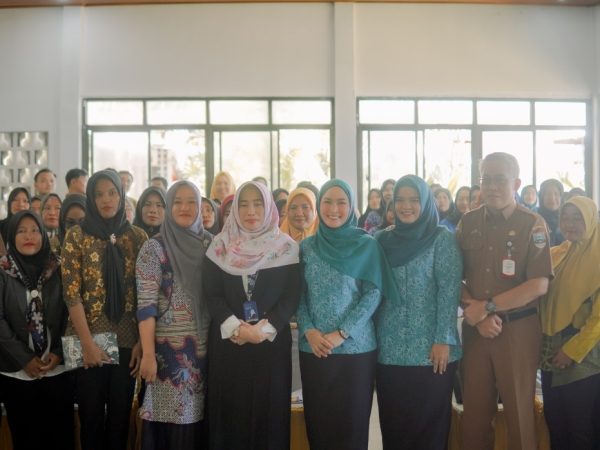 Ketua TP PKK Dian Hardiyanti Dedi Membuka Pelatihan Kader BKB Dalam Penggunaan Alat BKB KIT Ketua TP PKK Dian Hardiyanti Dedi Membuka Pelatihan Kader BKB Dalam Penggunaan Alat BKB KIT