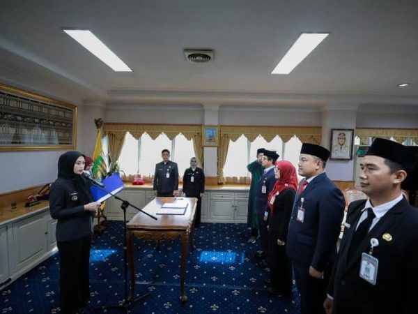 Wakil Gubernur Jihan Nurlela Lantik Empat Pejabat Pengawas dan Fungsional Pemprov Lampung Wakil Gubernur Jihan Nurlela Lantik Empat Pejabat Pengawas dan Fungsional Pemprov Lampung