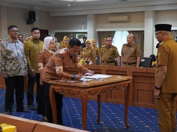 Gubernur Lampung Kukuhkan Direksi BUMD PT Wahana Raharja dan PT Lampung Jasa Utama Gubernur Lampung Kukuhkan Direksi BUMD PT Wahana Raharja dan PT Lampung Jasa Utama
