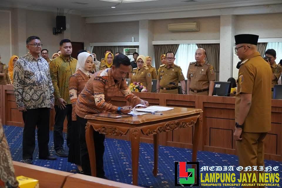 Gubernur Lampung Kukuhkan Direksi BUMD PT Wahana Raharja dan PT Lampung Jasa Utama Gubernur Lampung Kukuhkan Direksi BUMD PT Wahana Raharja dan PT Lampung Jasa Utama