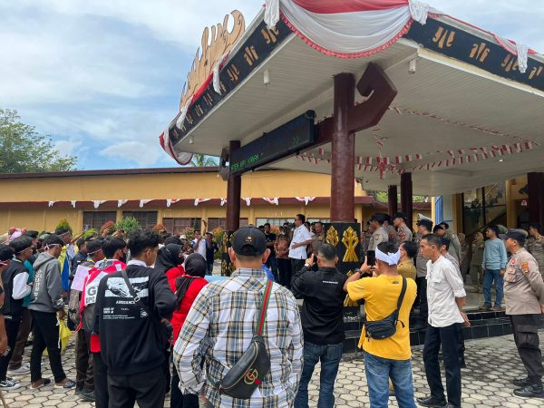 Gelar Pengamanan Aksi Damai Mahasiswa Di Gedung DPRD, Polres Way Kanan Kedepankan Sikap Humanis