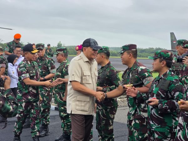 Dandim 0427/WK Sambut Kedatangan Menhan RI dan Panglima TNI Di Lanudad Gatot Soebroto Way Tuba