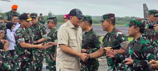 Dandim 0427/WK Sambut Kedatangan Menhan RI dan Panglima TNI Di Lanudad Gatot Soebroto Way Tuba