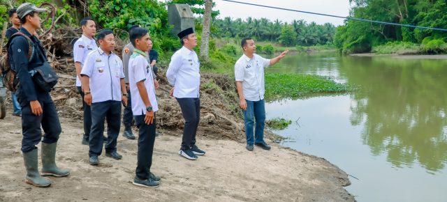 Bupati Dedi Irawan Tinjau Empat Titik Ruas Jalan yang Akan Diperbaiki