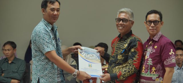 Gelar Sertijab, Antoni Wijaya Resmi Jabat Plt Kepala Dinas Kominfotiksan