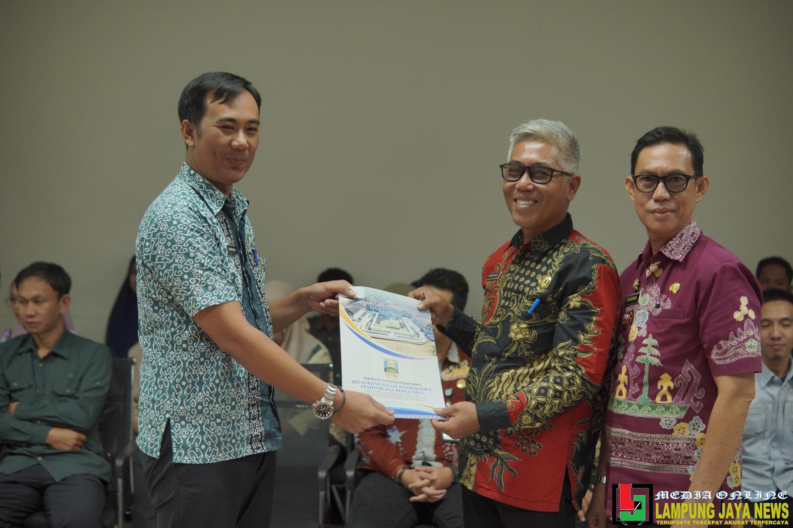 Gelar Sertijab, Antoni Wijaya Resmi Jabat Plt Kepala Dinas Kominfotiksan Gelar Sertijab, Antoni Wijaya Resmi Jabat Plt Kepala Dinas Kominfotiksan