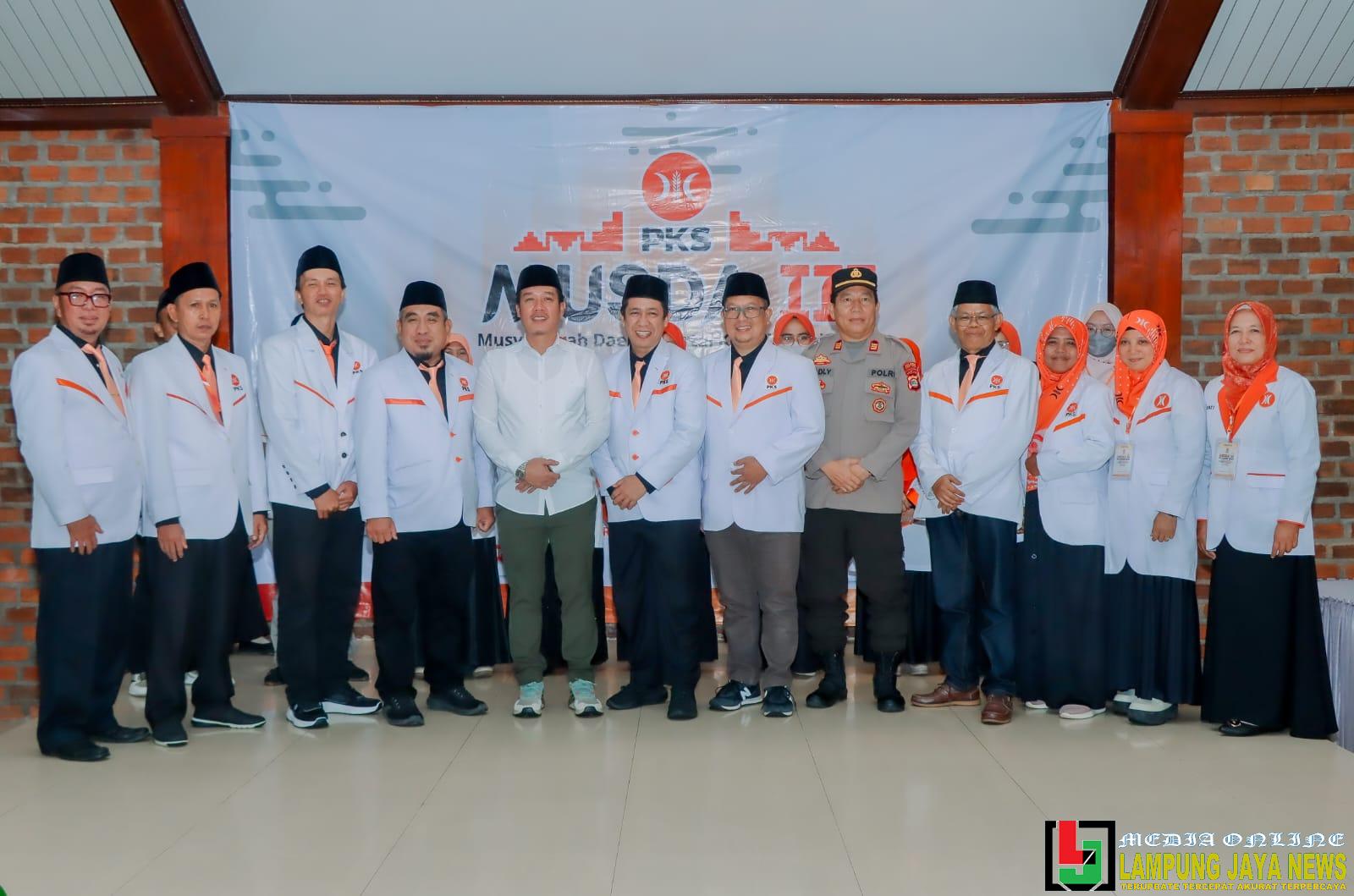 Bupati Dedi Irawan Hadiri Musda III Partai Kesejahteraan Rakyat Pesisir Barat Bupati Dedi Irawan Hadiri Musda III Partai Kesejahteraan Rakyat Pesisir Barat