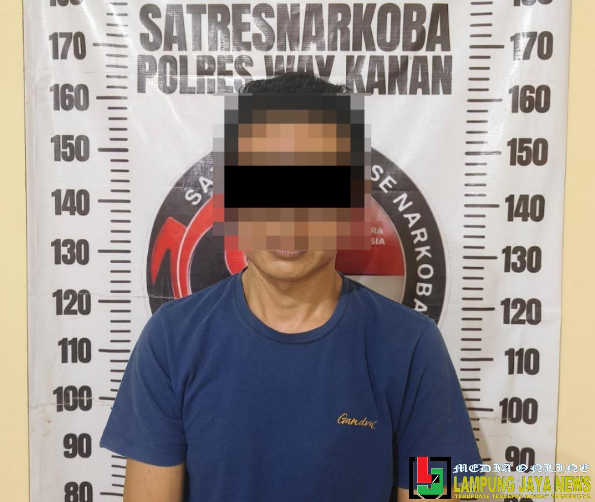 Diduga Melakukan Peredaran Gelar Narkoba, SR (42) Berhasil Dibekuk Polisi Diduga Melakukan Peredaran Gelar Narkoba, SR (42) Berhasil Dibekuk Polisi