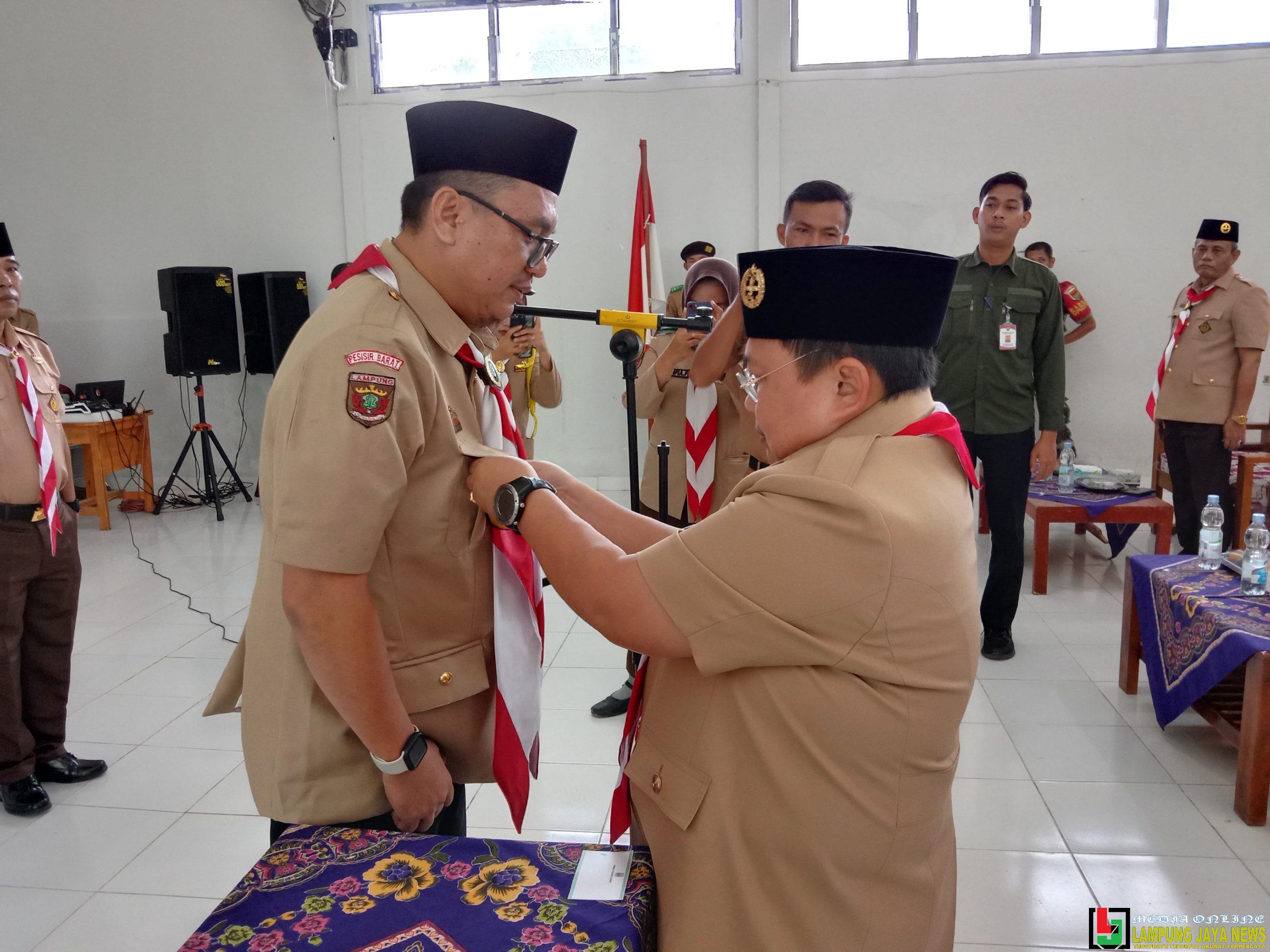 Ketua Kwarcab Irawan Topani Lantik Pengurus Mabiran, Kwarran, dan LPK Pesisir Tengah Ketua Kwarcab Irawan Topani Lantik Pengurus Mabiran, Kwarran, dan LPK Pesisir Tengah
